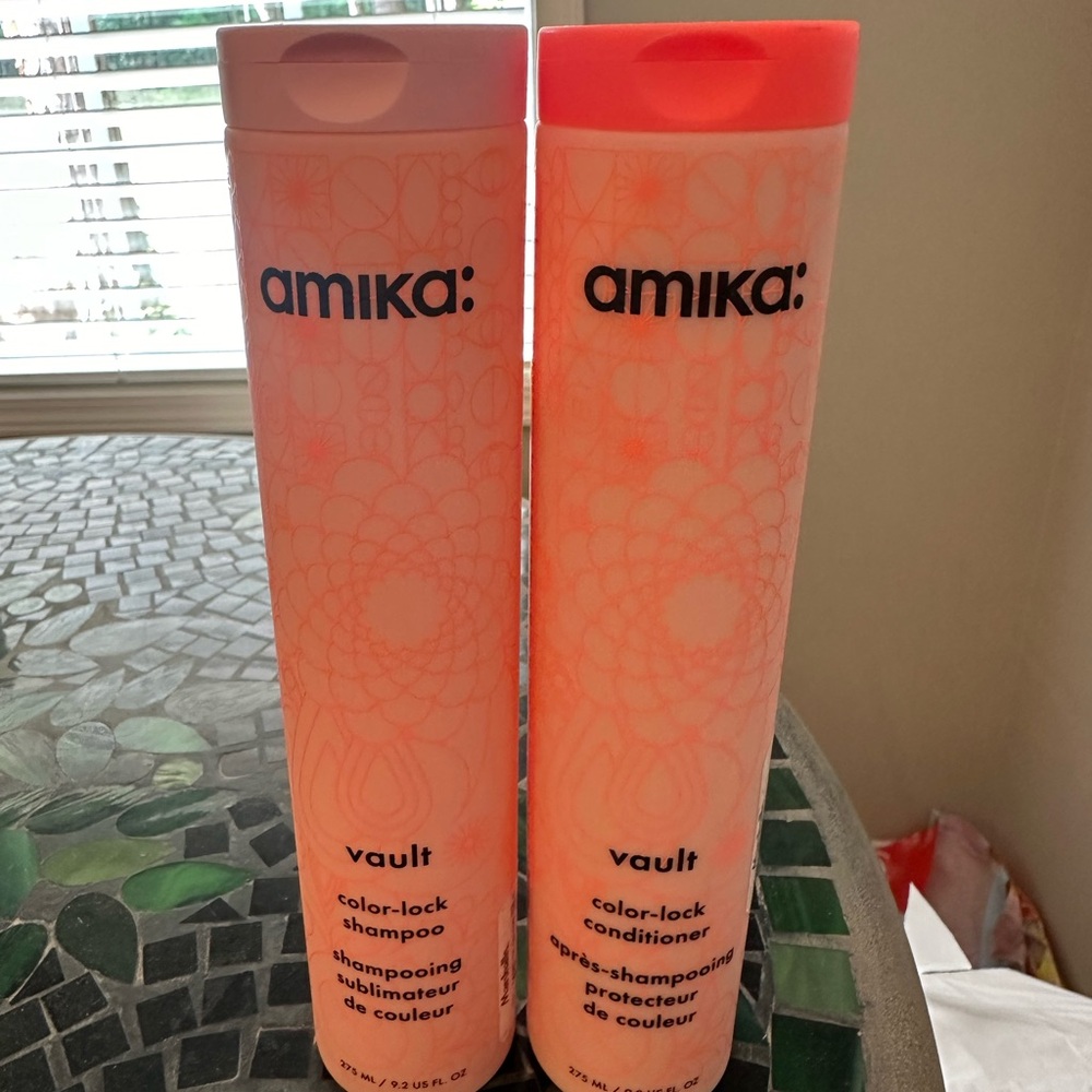 Amika Shampoo & Conditioner Set